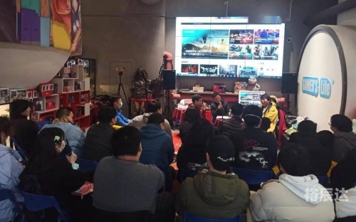 大红鹰聊天室，畅聊情感与思想的交流平台-第2张图片