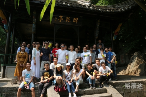 红满堂精品馆红满堂论坛，探索网络交流的新天地