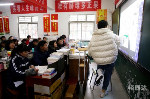 信阳市六高信阳市六高，教育新星闪耀