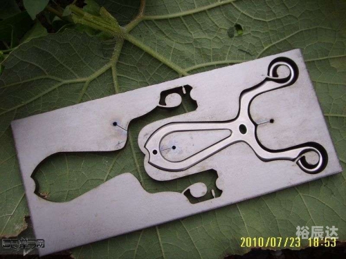 弹弓猎兔弹弓射恶兔，危险的猎物-第2张图片