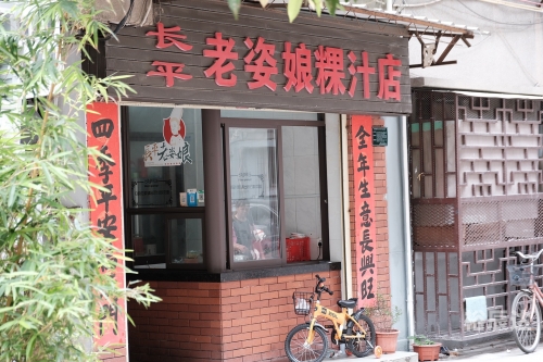 潮州长途汽车站，城市交通枢纽与地方文化印记