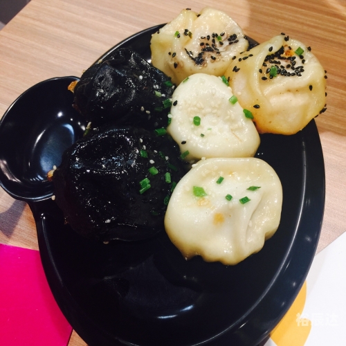 老外用胡辣汤酸辣粉泡月饼老外用胡辣汤酸辣粉泡月饼-第2张图片