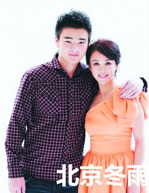 傅艺伟和金巧巧怎么那么像傅艺伟与金巧巧，演艺界的璀璨明星-第3张图片