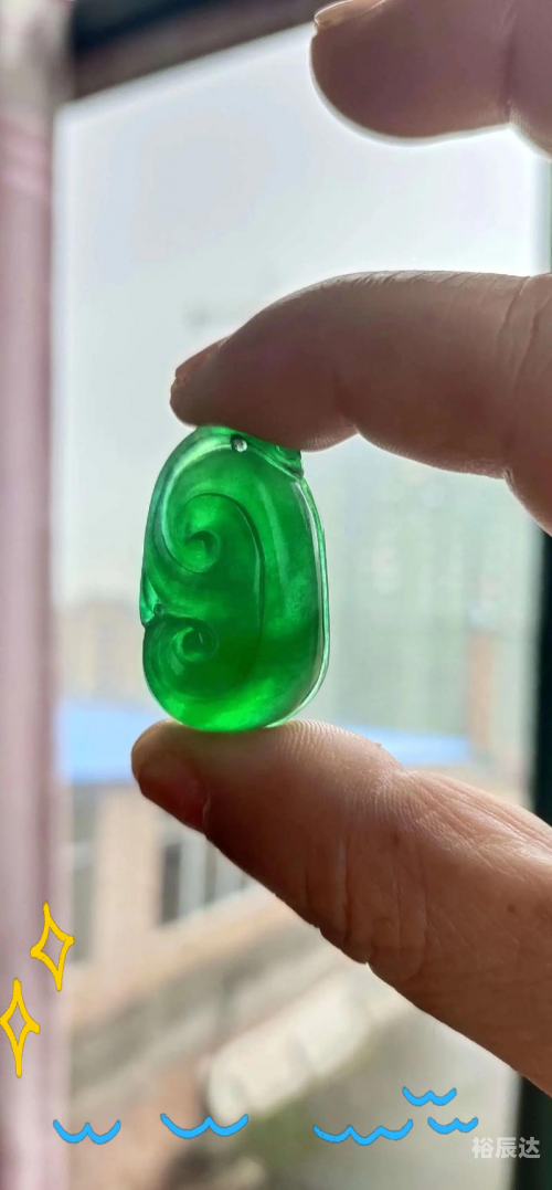 薄水料翡翠是什么意思薄水料翡翠，翡翠中的珍品-第1张图片