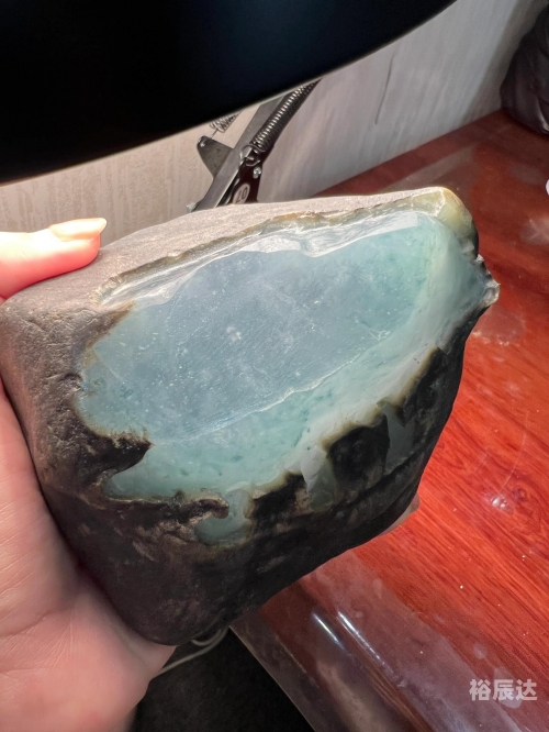 薄水料翡翠是什么意思薄水料翡翠，翡翠中的珍品-第3张图片