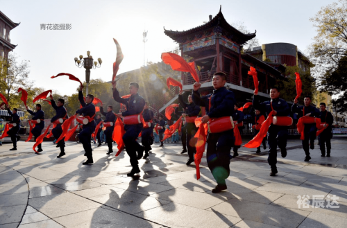 红太阳论坛红太阳论坛，探索网络交流的新天地-第2张图片