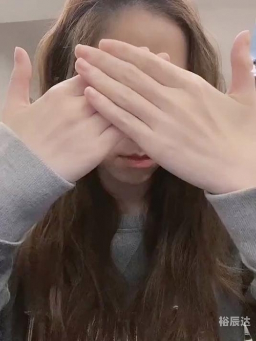 邓紫棋变身女主播邓紫棋变身女主播-第1张图片