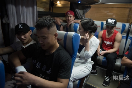 天空彩票与你同行 香港 小说天空彩票与你同行，香港小说中的奇幻之旅