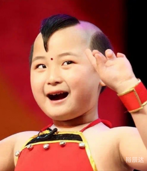 邓鸣贺表演春晚童星邓鸣贺，星光璀璨的璀璨之星
