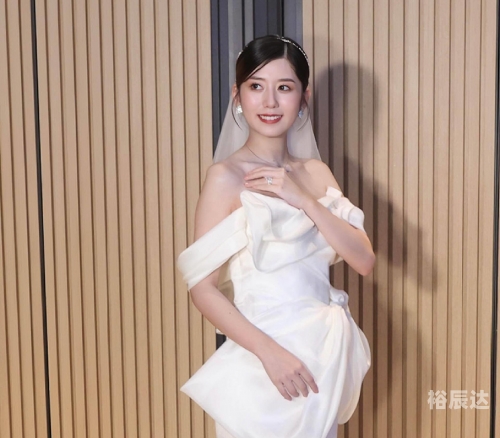 隐婚100分，惹火娇妻嫁一送一-第1张图片