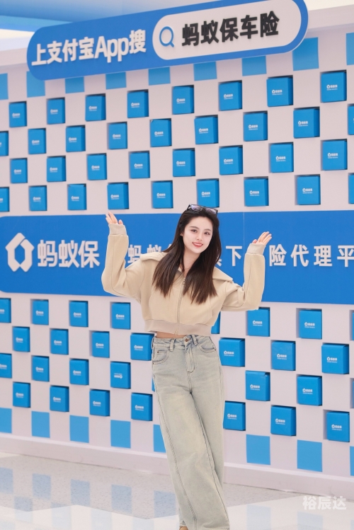 刘亦菲就餐被偶遇刘亦菲潜规则传闻揭秘