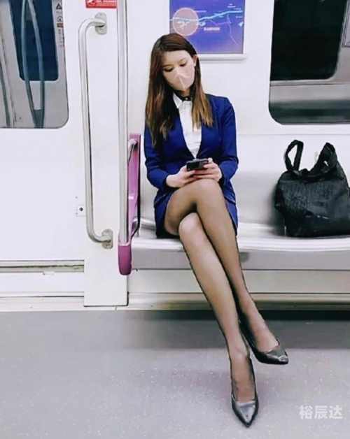 地铁女汉子，都市中的独立力量-第2张图片