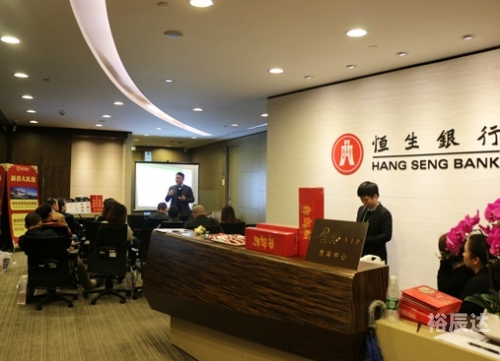 二四六香港资料期期准千附三险阻，香港经济与风险分析-第2张图片