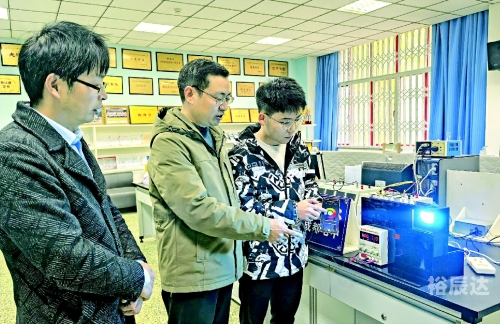 四川工人日报，报道四川工人风采与新闻热点