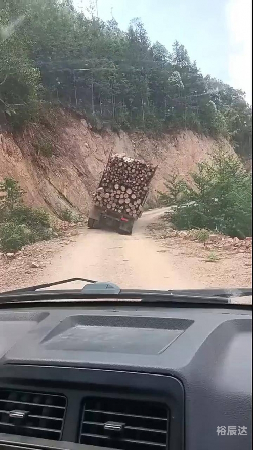 搞笑车祸视频