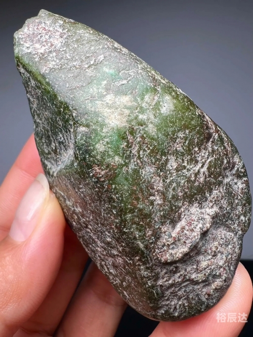 高冰种翡翠原石价格血玉皮丘高冰种翡翠原石价格，市场与价值-第1张图片