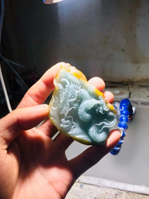 薄水料翡翠薄水料翡翠，翡翠中的珍品