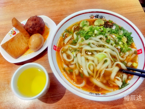 刀削面刀削面，传统美食的魅力
