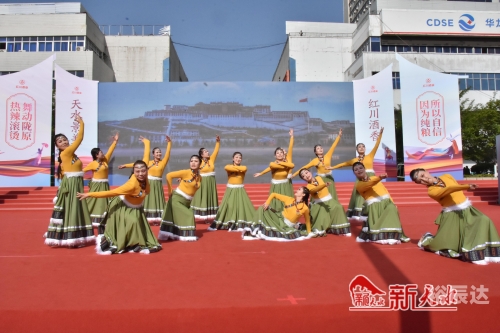 最新广场舞2013，活力四溢的舞蹈盛宴-第1张图片