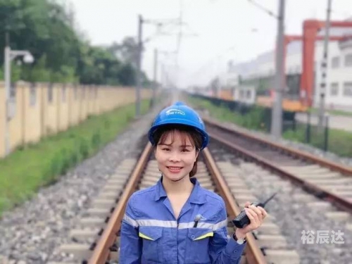 地铁女士地铁女汉子，都市中的独立力量-第2张图片