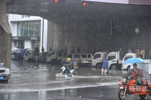 上海特大暴雨上海特大暴雨，暴雨中的城市挑战-第1张图片