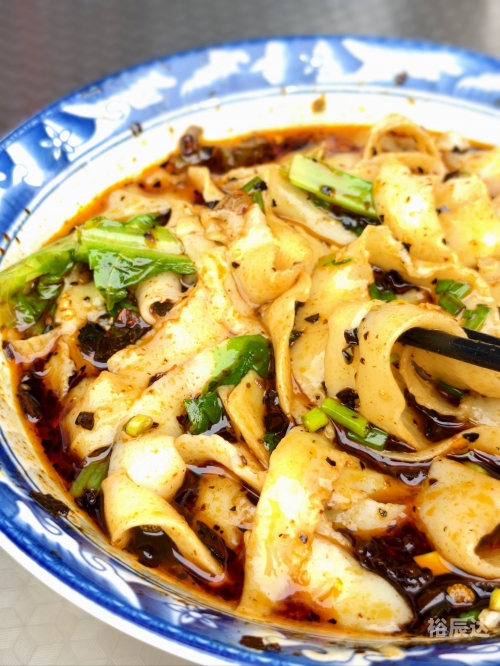 刀削面怎么和面刀削面，传统美食的魅力