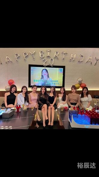 18同志少爷KTV直播盛宴-第1张图片