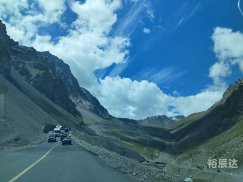 独库公路独库公路，穿越天山的壮丽之旅