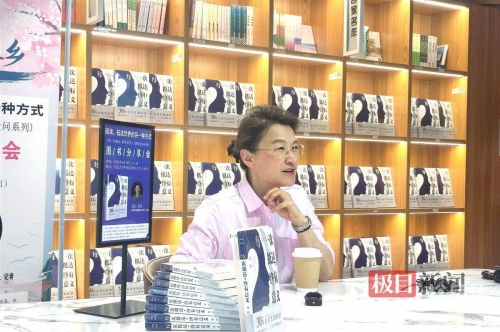 中央电视台董倩，新闻人的典范