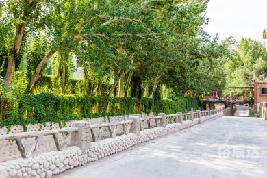 新疆葡萄沟在新疆哪个地方新疆葡萄沟，葡萄之乡的美景与风情-第3张图片