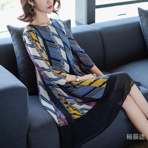 富婆点特图富婆点特图，奢华生活背后的秘密