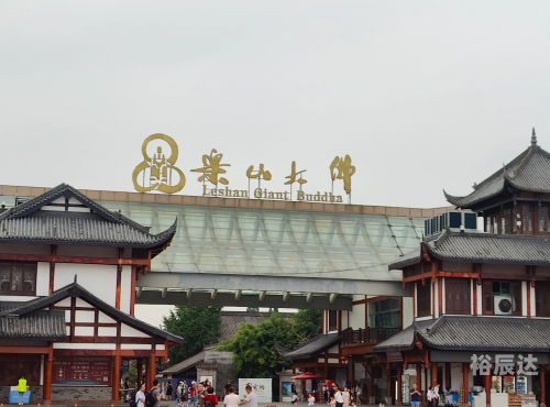 乐山大佛离成都多远