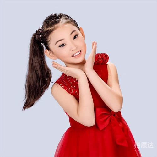 春晚童星邓鸣贺春晚童星邓鸣贺，星光璀璨的璀璨之星