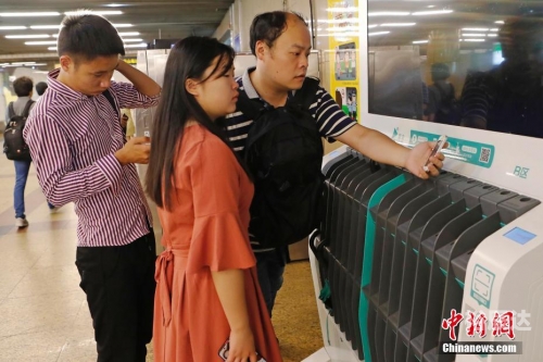天空彩票与你同行 香港 小说天空彩票与你同行，香港小说中的奇幻之旅-第2张图片