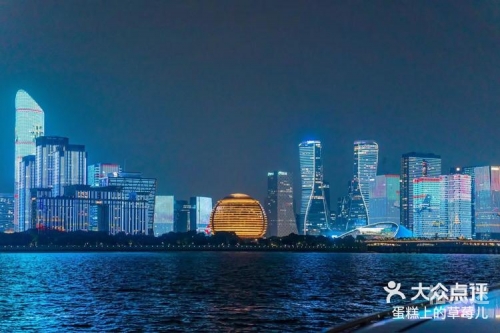 2023年香港今晚特马2023年香港今晚特马，璀璨夜空下的盛事-第1张图片