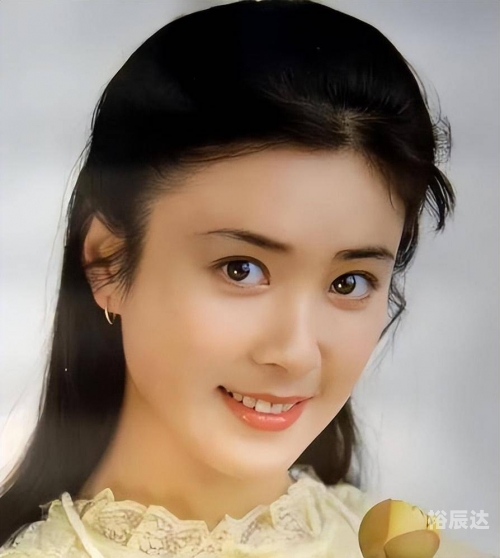 傅艺伟和金巧巧怎么那么像傅艺伟与金巧巧，演艺界的璀璨明星-第2张图片