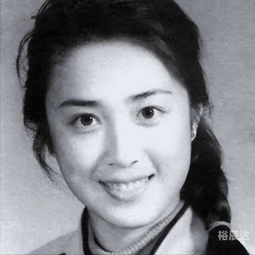 傅艺伟和金巧巧怎么那么像傅艺伟与金巧巧，演艺界的璀璨明星