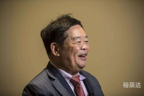 曹德旺个人介绍PPT曹德旺个人介绍-第2张图片
