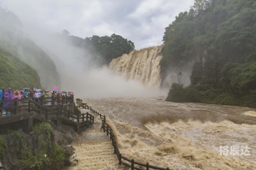 黄果树瀑布迎来2021年入汛最大水量黄果树瀑布迎今年最大水量